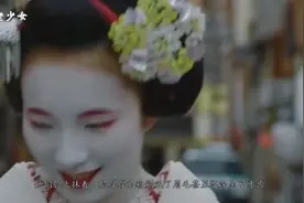 为什么日本女人要剃光眉毛染黑牙齿，知道真相懵了，竟是最美装扮视频封面