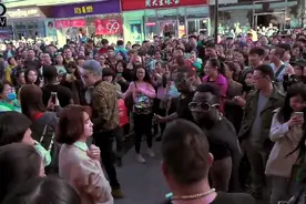 假装明星，逛大街，结果… 网友：猜到了！视频封面