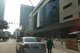 成都金牛之心，男装女装批发城，也是西南地区最大的男女批发市场