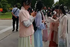 聊大校园穿汉服的女孩视频封面