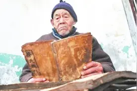 湖北95岁老人自称苏轼后人，遭专家质疑，拿出一件文物打脸专家视频封面