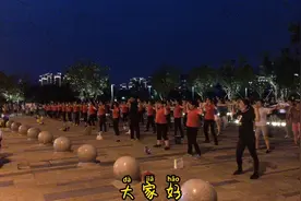 苏州科技城晚上十分热闹 上千人跳网红舞场面壮观 告别昔日鬼城视频封面