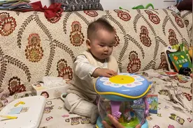 十个月的宝宝动感音乐走起，跟着节拍摇头晃脑视频封面