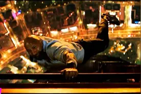 美国硬汉道恩强森在中国香港摩天大楼营救妻儿