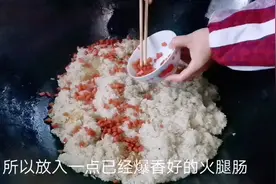 糯米不仅暖胃还有收涩的作用，常吃焖的糯米饭对尿频自汗的人有益