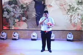 黑龙江小伙结婚，新郎唱了一首《我是真的爱上你》送给新娘，感动