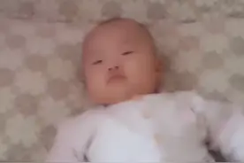 看看我们这是小姑娘啊？还是儿子啊