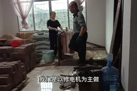 在客厅内改建厨房，卫生间是否完美？不花工钱的师傅干得怎么样？视频封面