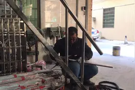 不锈钢楼梯扶手一体成型制作步骤之切斜口