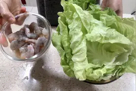 圆白菜虾仁做出低卡高蛋白的减脂瘦身晚餐，晚餐吃对瘦身效果翻倍