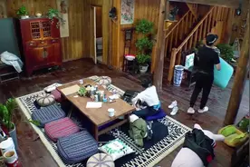 向往的生活：是肋骨还是腹肌？彭昱畅的鲨鱼肌练出来啦！视频封面