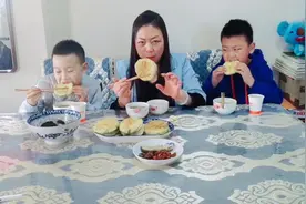 这样做的韭菜鸡蛋馅馅饼，大人孩子都爱吃！