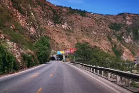 成都到雅安汉源轿顶山顶风景（山顶眺望瓦屋山、峨眉山）