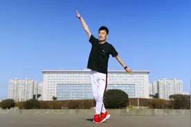 青岛小哥帅气曳步舞，简单好看又好学，动感十足，一起跳吧视频封面