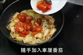 香港美食大厨教你制作干邑鲜虾浓汤，味道地道一流样式高大上哦！