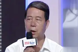 夫妻去离婚法庭调解不成，上演家庭闹剧，观察员严肃批评夫妻两人视频封面