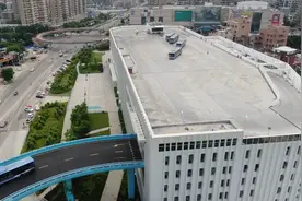 航拍厦门快速公交BRT快2线同安站的起点，周围环境优美视频封面