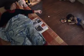 小女孩不知妈妈已去世，发生一系列悲剧，痛心😭视频封面