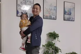 雯雯妈说这家伙是狗窝里放不住剩馍，小伙这么高兴究竟为哪般？视频封面