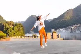 七夕特献经典鬼步舞《又见山里红》火火的烫脚舞串烧小黑七，漂亮视频封面