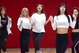 TWICE众姐妹们教室里练习《FANCY》舞蹈，子瑜的舞姿最棒👌视频封面