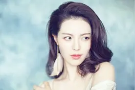 李现前女友钟楚曦旧照曝光，这就是冯小刚千挑万选的零整容女主？视频封面