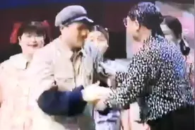 赵本山经典小品：猫走猫步，猫能不能走直线要看耗子视频封面