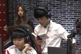 WE比赛赛前的裁判小姐姐太好看了，弹幕全部在刷漂亮视频封面