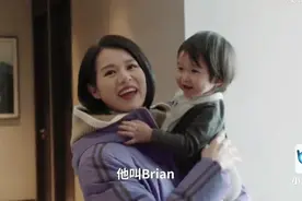 胡杏儿的儿子二儿子太可爱了，抱着儿子的胡杏儿笑的太漂亮了视频封面