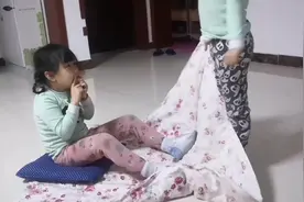两个垫子加一个小被子，姐姐妹妹就能玩的热火朝天！
