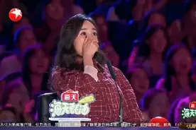 中国达人秀:小伙子表演极限运动自行车攀爬，引来观众尖叫视频封面