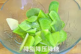 没想到萝卜皮这样做真是太好吃，脆爽酸甜又减脂，我家一周吃五次视频封面