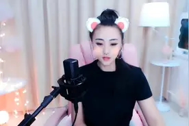 美女主播漫妮演唱歌曲《多年以后》歌声伤感，唱哭了有情人！视频封面