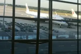 北京首都国际机场的人真少，安检严不严？视频封面
