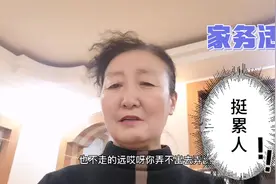 退休阿姨用白醋洗洁精和水勾兑，擦的玻璃太亮了，搞卫生实用视频封面