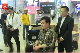 腿脚不方便的旅客更便捷！轮椅可以推上飞机了，怎么操作？视频封面