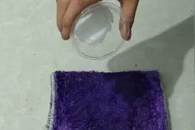 瓷砖难看黑污垢，只要洗衣粉和一物，巧妙去污并发亮的懒人妙招视频封面