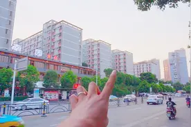 宜昌游客重回母校三峡职院，感慨高中太叛逆，网友：一个大专视频封面