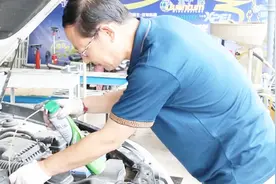 汽车行驶多少公里需要清洗积碳？汽修工：记住这1个原则视频封面