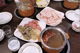 19元的自助小火锅，看看都有什么，老板这样挣钱吗？视频封面