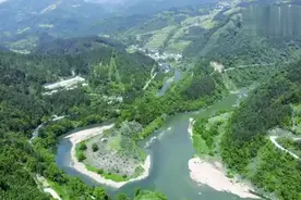 贵州深山里的一条“大蟒蛇”，栩栩如生，活灵活现，是风水宝地吗