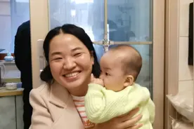 老公主动帮忙做家务，男人就是要多帮女人分担家务多体贴哈女人。视频封面