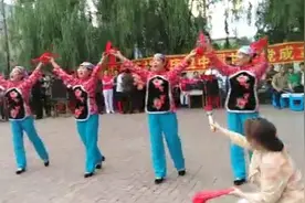 自编自演小快板《四大妈夸媳妇》视频封面