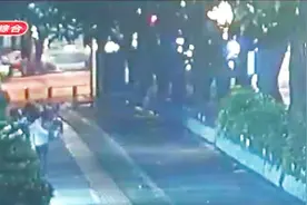 男子报警称丢了价值2万元的物品，民警查看监控后哭笑不得视频封面