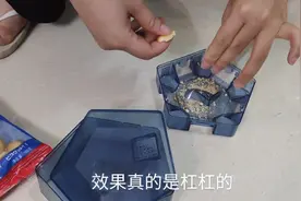蟑螂神器一天捉15只蟑螂，究竟是怎么操作的？小伙给大家示范一下