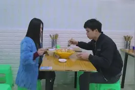 男友请女友吃饭,未曾想到这是分手后最后一顿饭,太搞笑了!