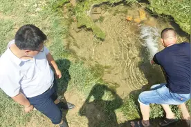 黄土高原深沟里的水源地，干旱年份人和牲口的救命水视频封面