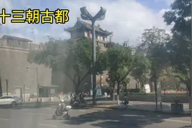 西安咸阳机场坐巴士到市中心，票价25，一路上风景如画，美呆了！
