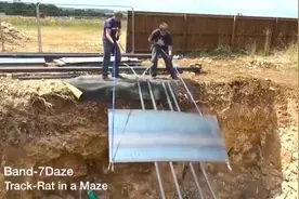 地下末日避难所建造过程-看到最后步枪火箭炮太强了视频封面