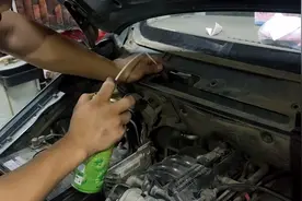 修车师傅小梁教大家如何清洗汽车空调管道系统视频封面